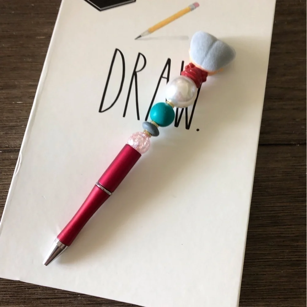 Disney Doorables: Cinderella: Lady Tremaine handmade beaded pen